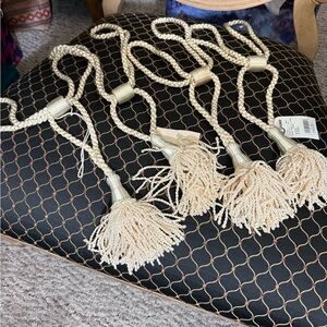 CONSO Curtain Tassel Tie Back 4pcs/2 set Thread Cord Rope. BNWT .Off white/cream